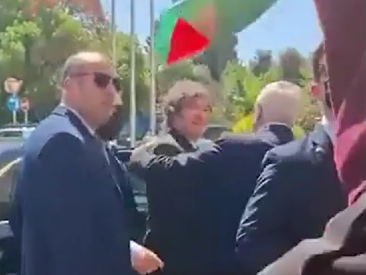 A man with a Palestinian flag attempted to attack Javier Milei in Israel.