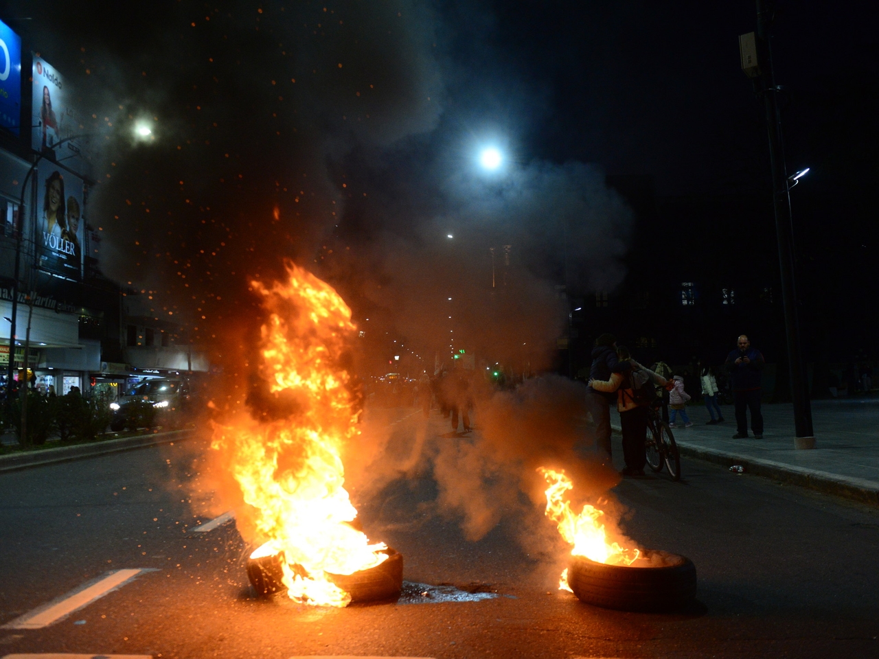 Highway closures, with sporadic fires, and marches without camps: the chaos of traffic was greater than the magnitude of support for Cristina Kirchner.