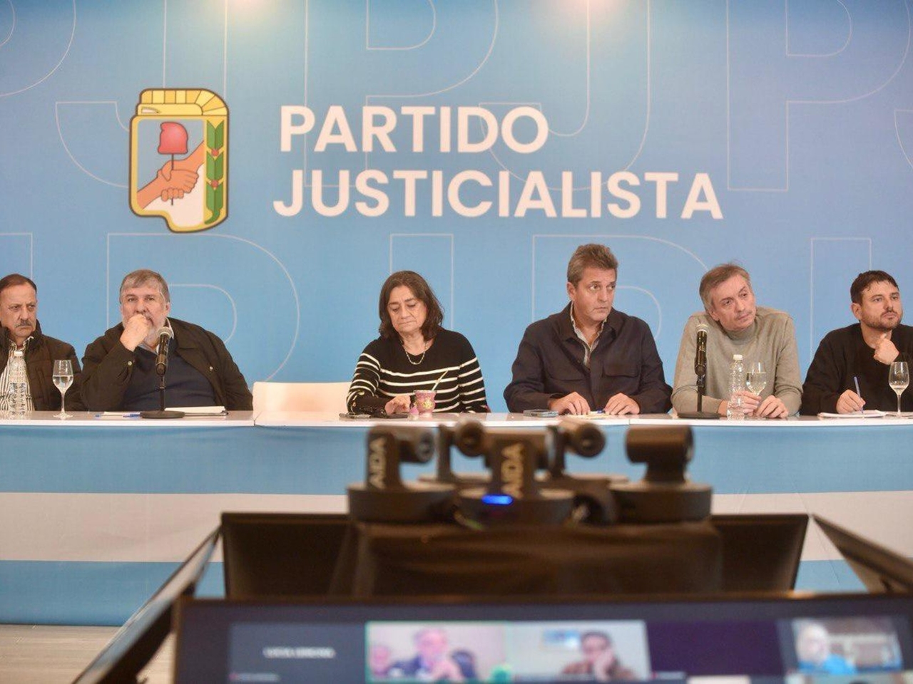 Cristina wants to surrender on Wednesday and is pressuring the governors and the CGT to support her.