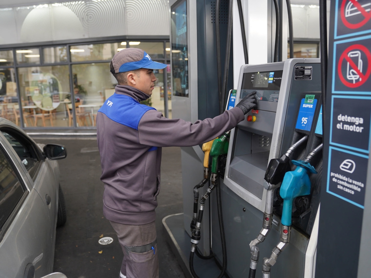 I prezzi della benzina e del gasolio aumentano presso YPF, ma inizia ad applicarsi il suo sistema di prezzi differenziati.