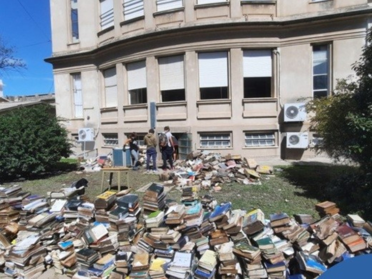 ¿Tenés un libro para Bahía Blanca? una campaña recibe ejemplares para las bibliotecas inundadas