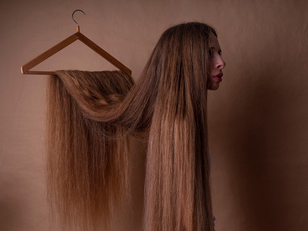 "Las Pelilargas": Irina Werning exhibe 20 años de fotos sobre el simbolismo del pelo largo en comunidades ancestrales