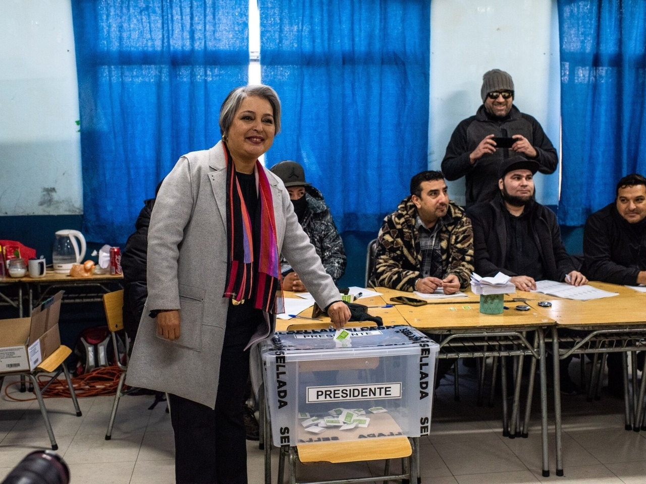 Jeannette Jara, kandydatka na prezydenta Chile, rzuciła wyzwanie Javierowi Milei: „Będziesz musiał porozmawiać z tym pieprzonym lewakiem”.