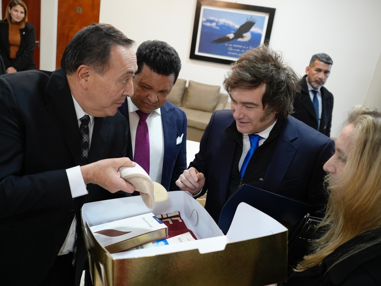 From converting 100,000 pesos into 100,000 dollars to restoring sight to a blind man: the alleged miracles of the pastor Javier Milei visited.