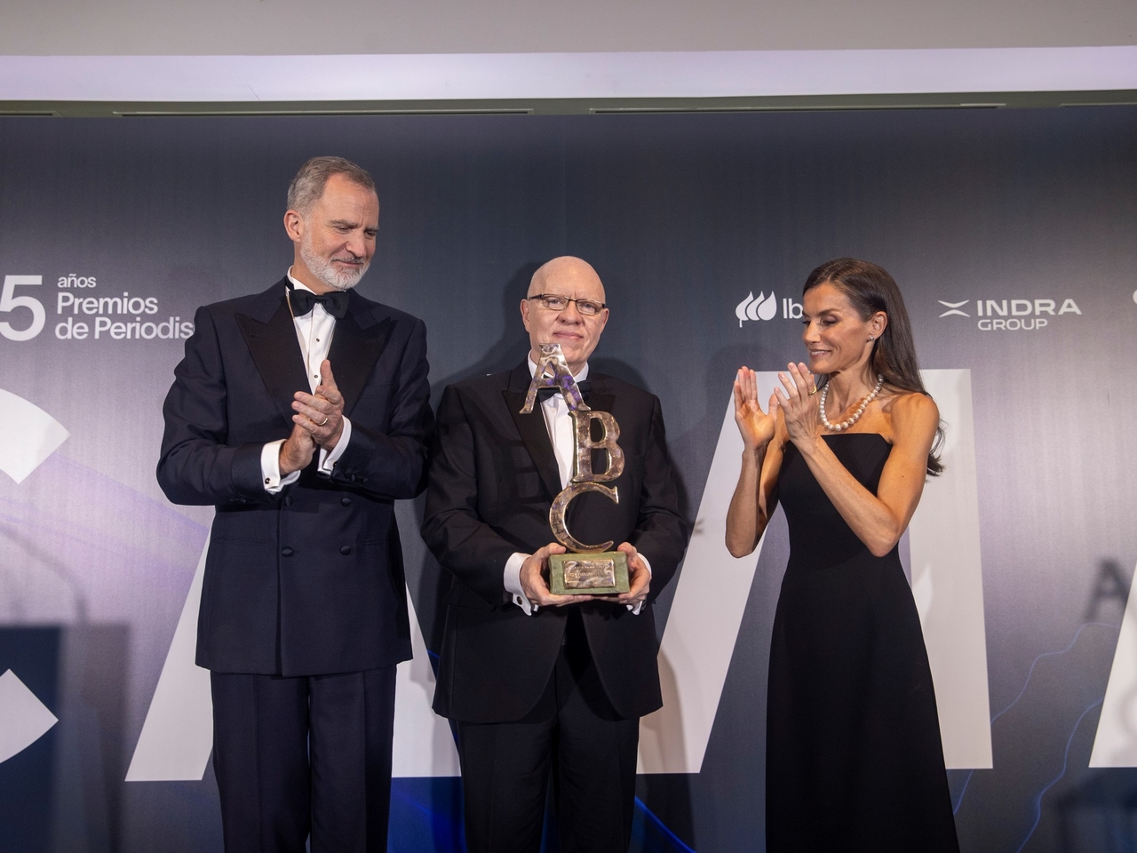 Il Re di Spagna ha elogiato la carriera dell'argentino Jorge Fernández Díaz assegnandogli il Premio Mariano de Cavia.