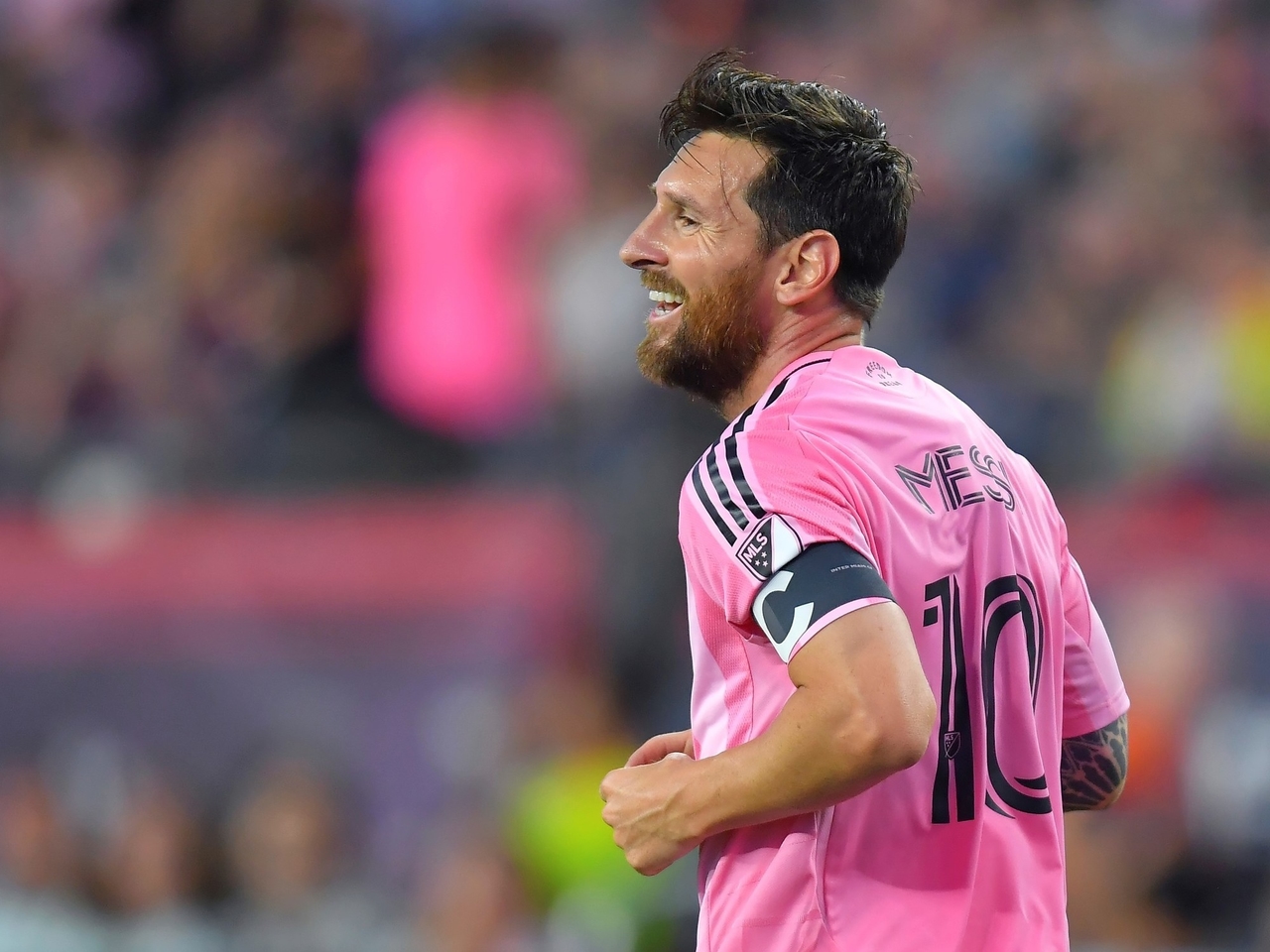 Lionel Messi erzielt für Inter Miami gegen Nashville einen weiteren Doppelpack: ein brillanter Freistoß und ein Geschenk des Torhüters des MLS-Rekordbrechers.