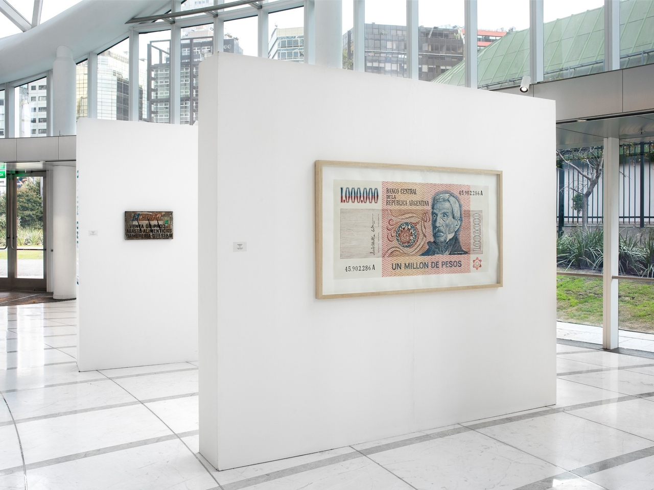 Von PAN-Boxen bis zu den Nullen auf einer Banknote: Die Ausstellung bietet eine visuelle Archäologie der argentinischen Vergangenheit