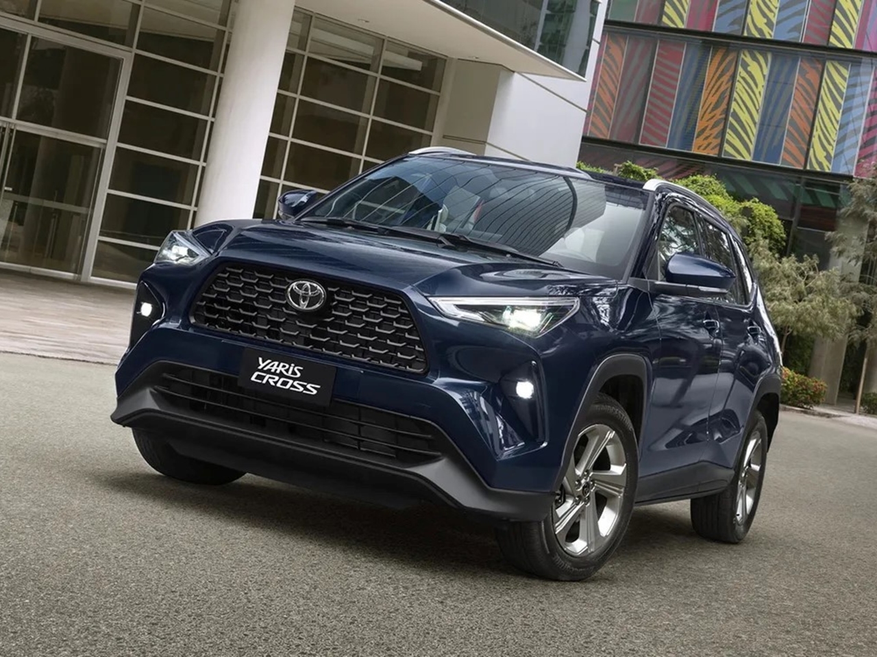 Toyota Yaris Cross: Quais equipamentos terá o SUV híbrido que chega em novembro e quanto combustível ele consumirá?
