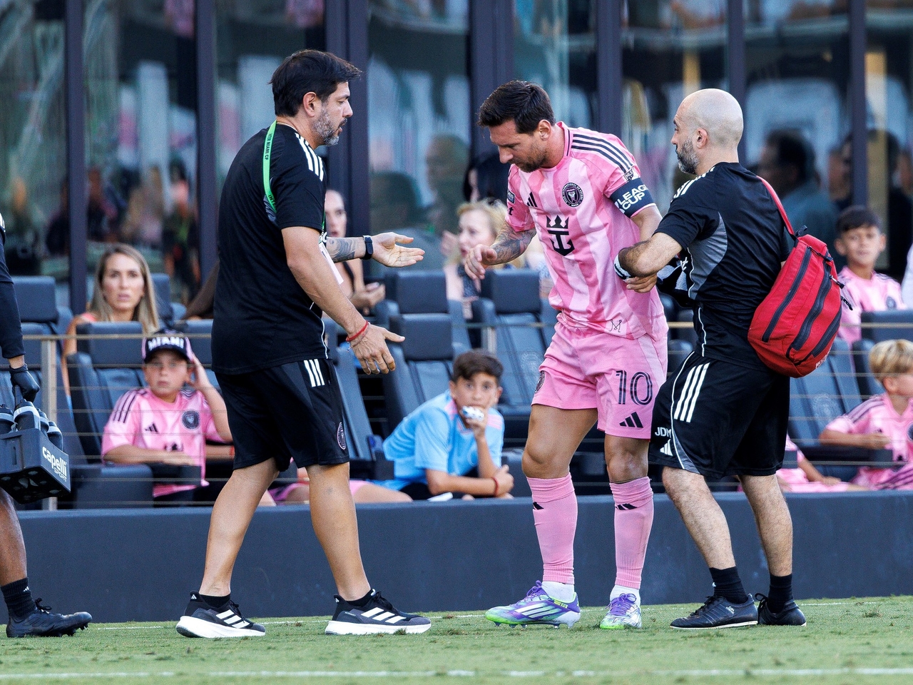 L'Inter Miami ha perso Messi per infortunio fin dall'inizio, ma ha resistito alla tempesta e ha battuto il Necaxa di Gago ai rigori in Coppa di Lega.