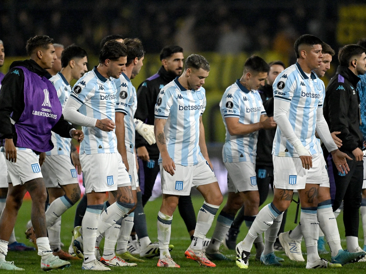 Marcos Rojo made his Racing debut in the loss to Peñarol and left a message for the fans: "We have to turn this around."