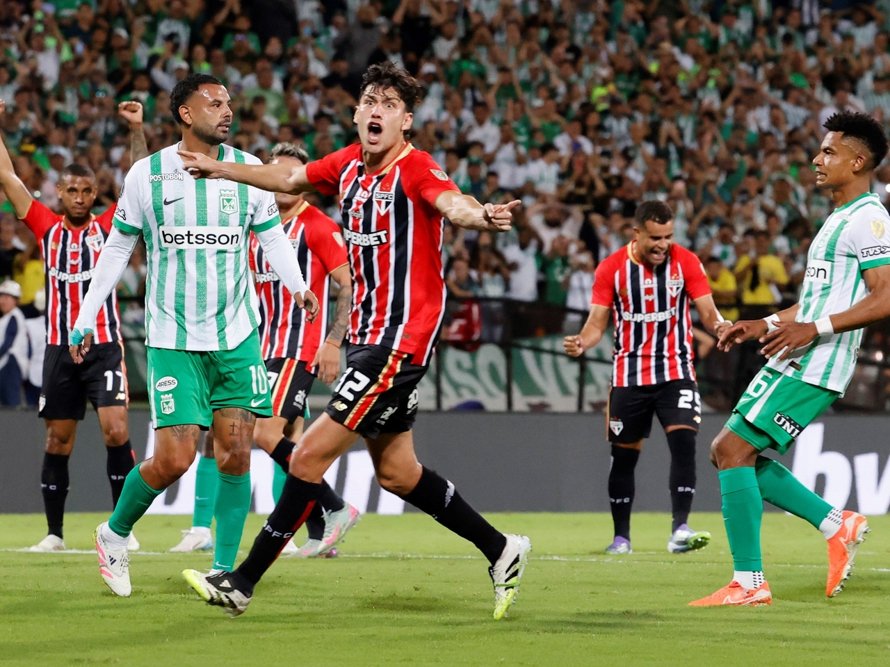 Cardona had a terrible night in the Libertadores: he missed two penalties against San Pablo de Crespo and complicated things for Atlético Nacional.
