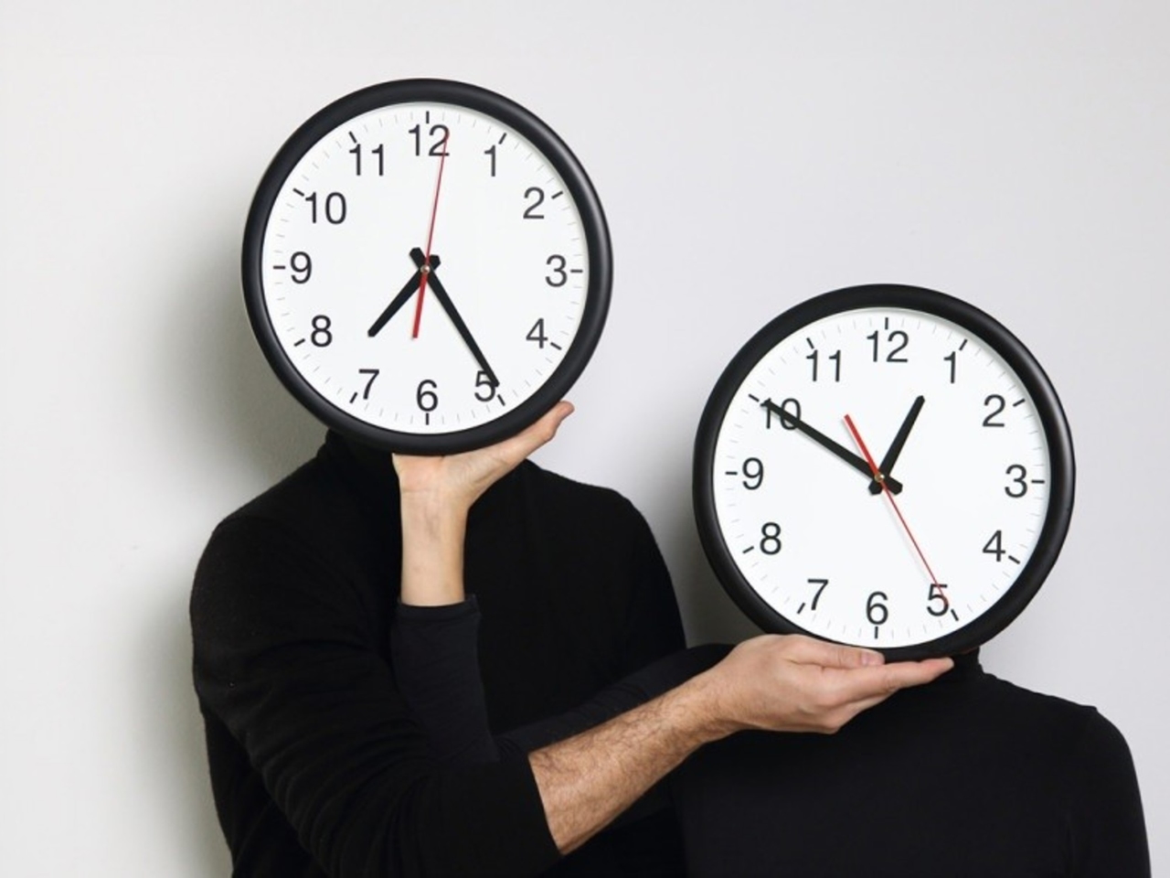 Die Künstler, die in einem Werk auf der Biennale die „Chrononormativität“ herausfordern