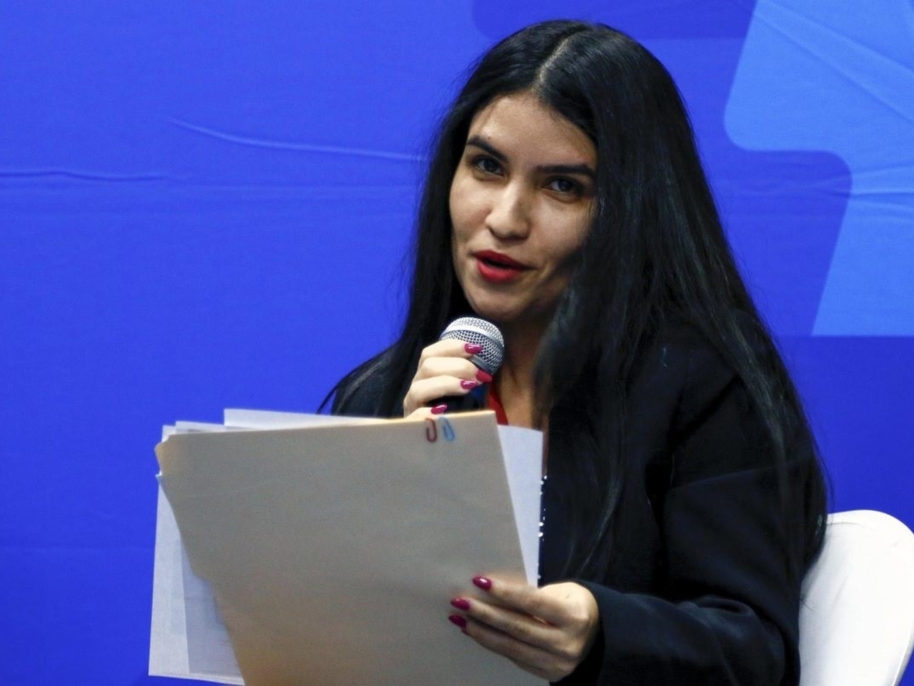 Поэзия, гнездящаяся среди затонувших кораблей, станет центром внимания панамской поэтессы Алессандры Монтеррей.