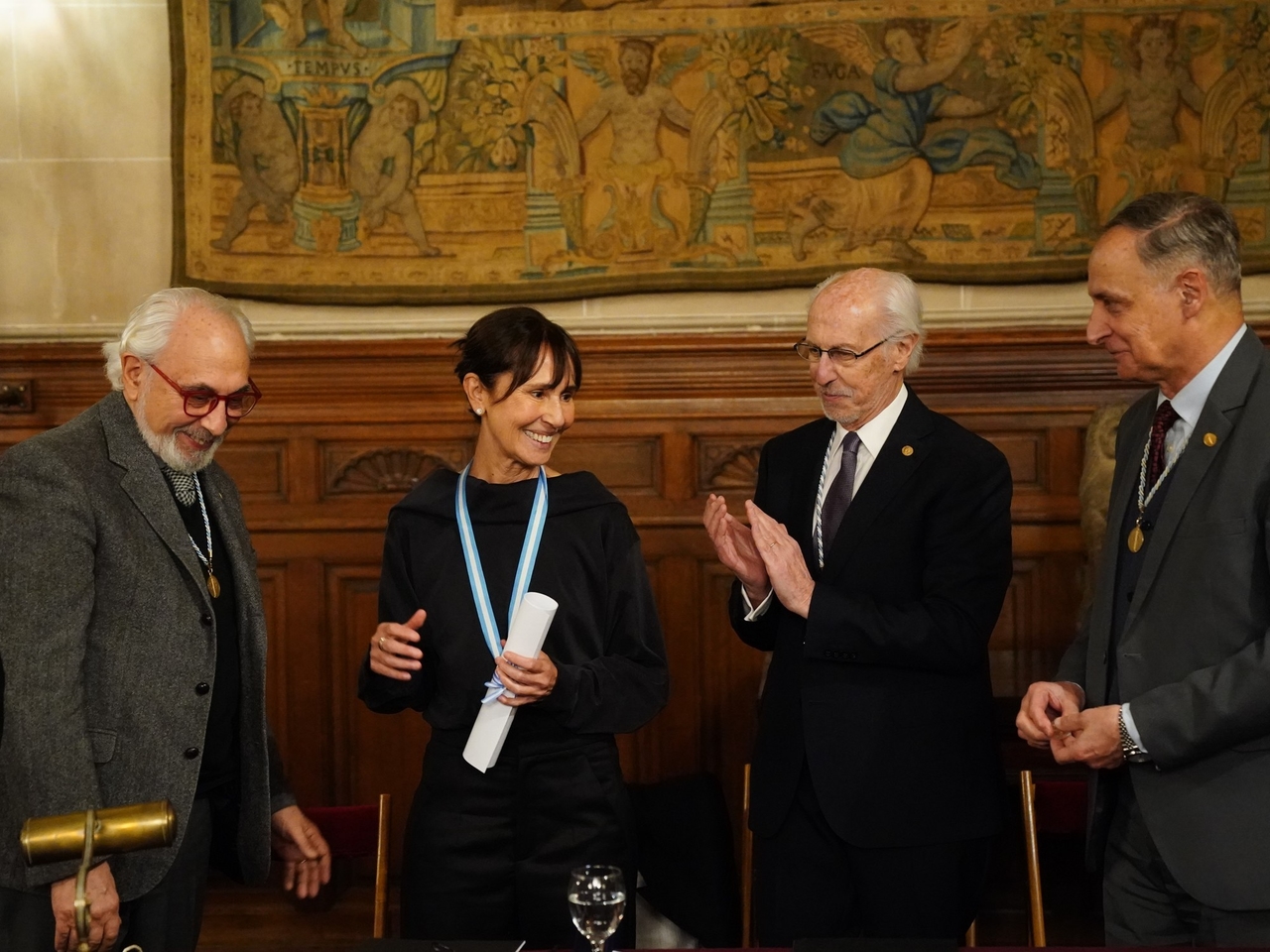 Esther Cross is now officially a member of the Argentine Academy of Letters.