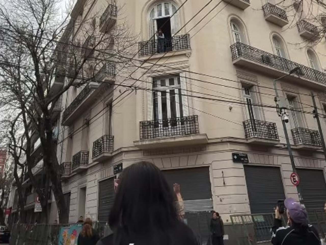Uma figura transmidiática fez uma visita especial sob a sacada de Cristina Kirchner. O ex-vice-presidente veio cumprimentá-la e ela a abençoou.