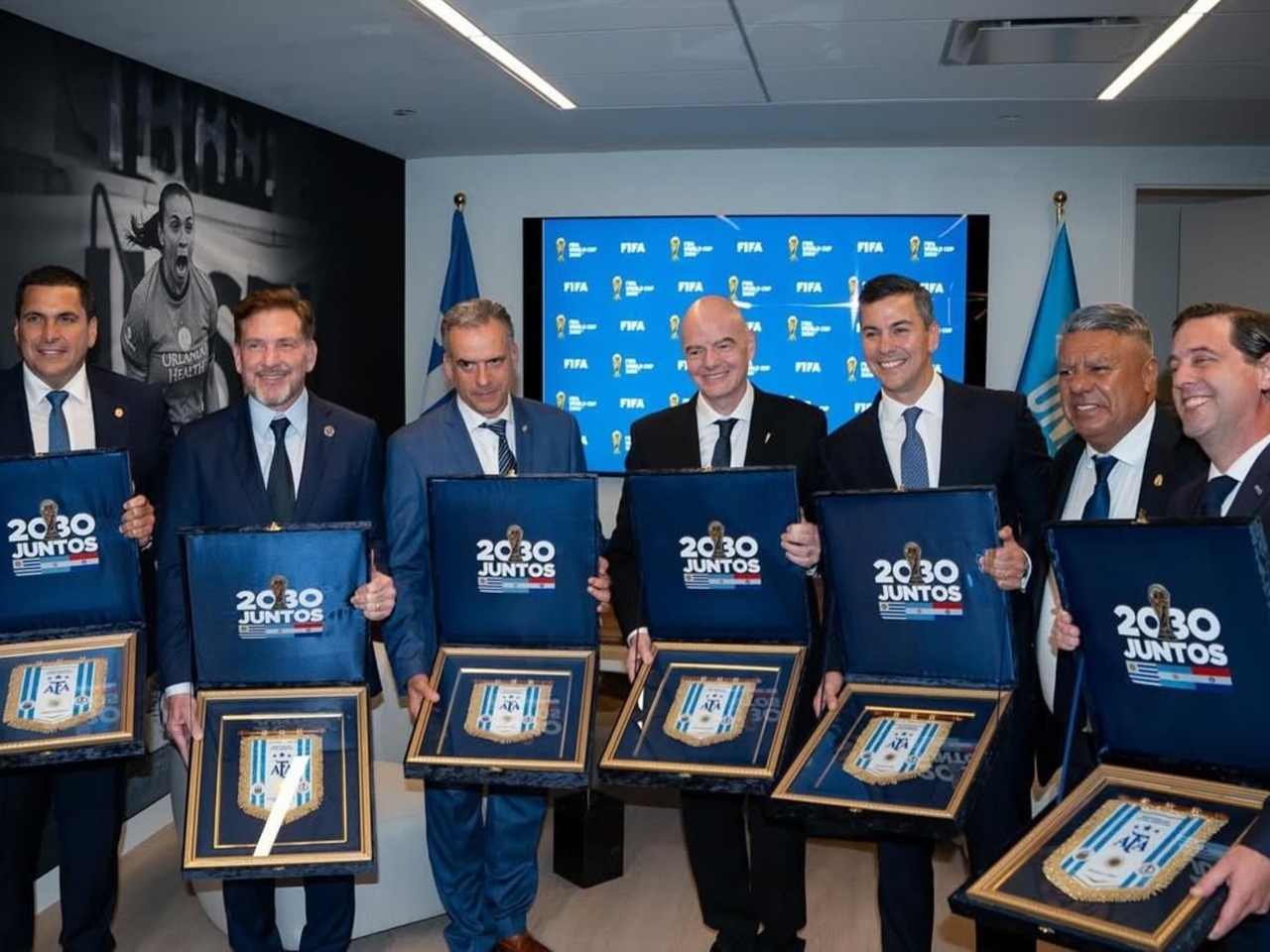 2030 World Cup: Behind the scenes of the New York summit with Chiqui Tapia, without Milei, and how the call to expand the tournament to 64 countries continues.