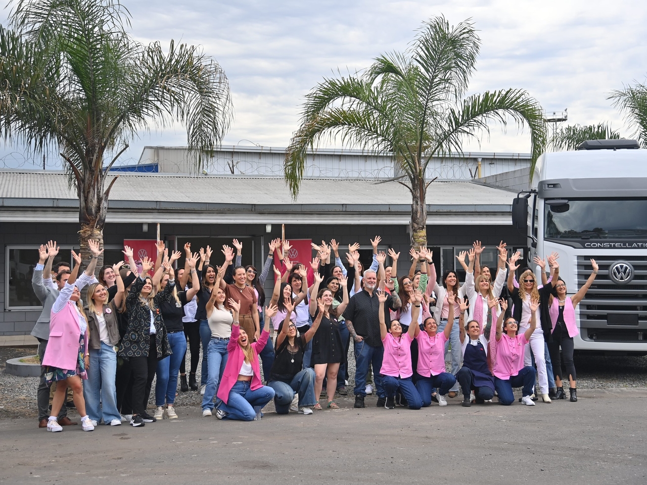 Volkswagen Trucks ve Buses, özgün bir kampanyayla Pink October'a katıldı
