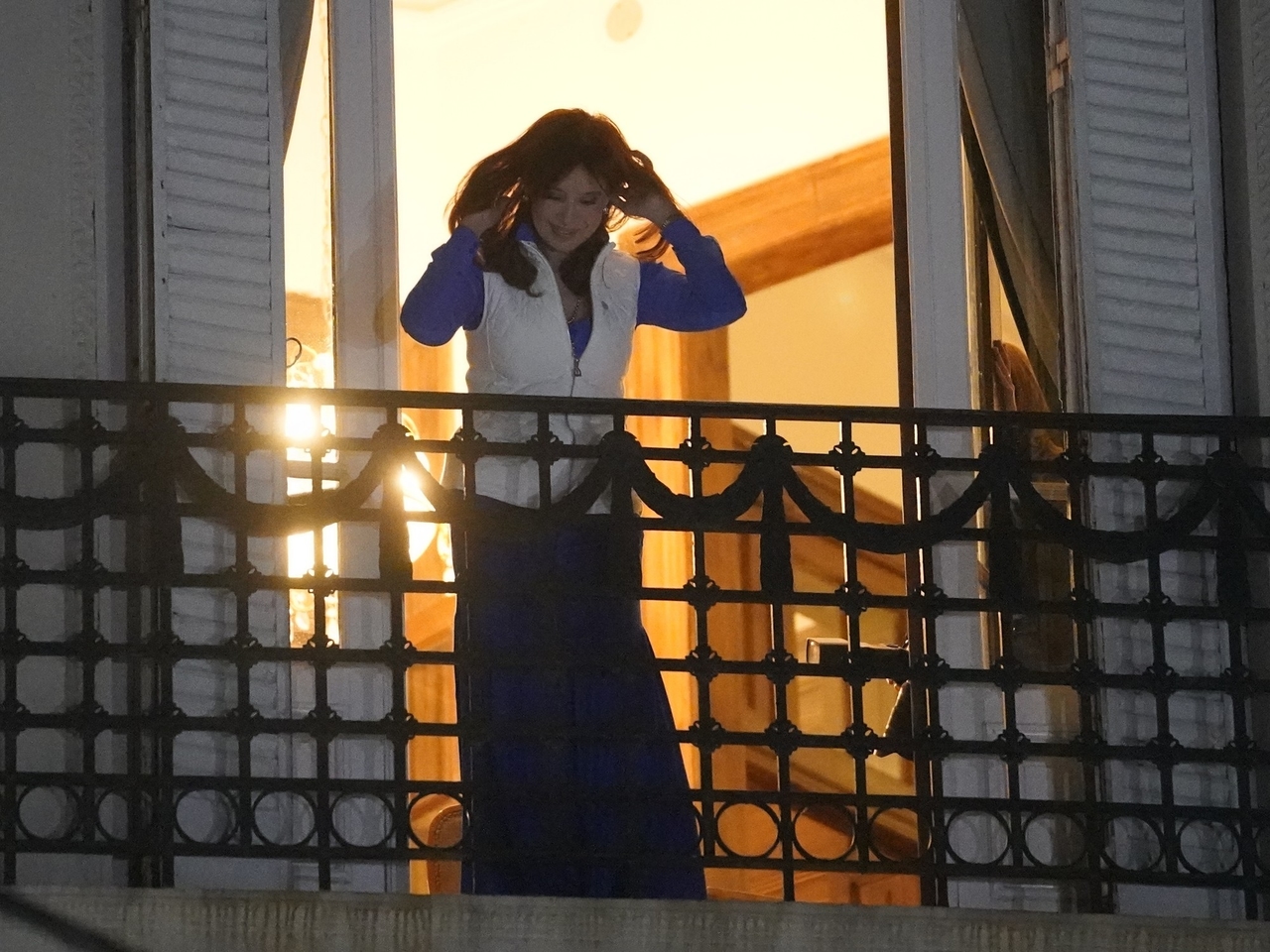 2025 Elections: Cristina Kirchner danced on her balcony in front of a militant group angry about the results.