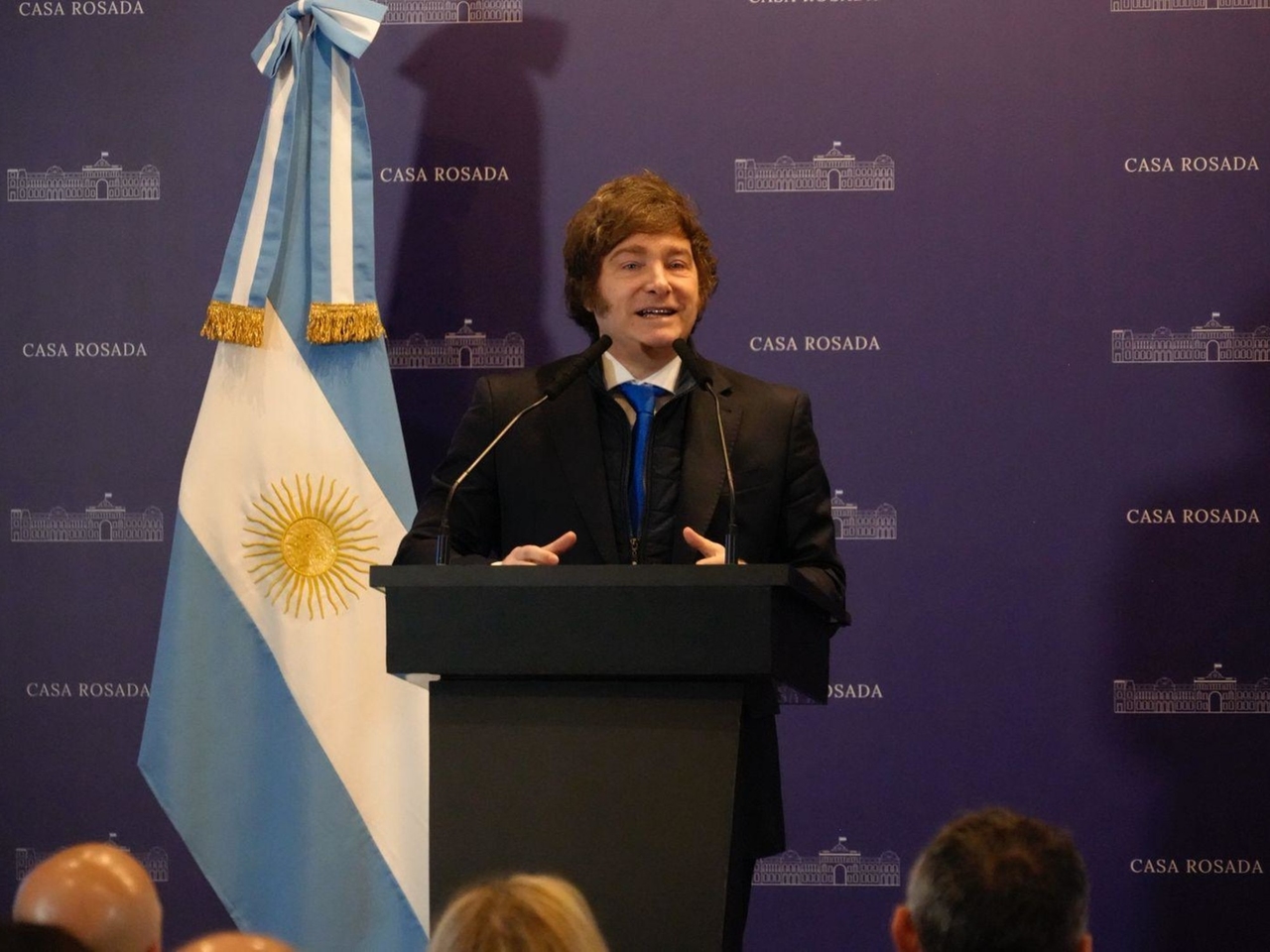 Javier Milei ontvangt de sleutel van de stad Miami en bezoekt vervolgens een conservatief gala in Palm Beach.