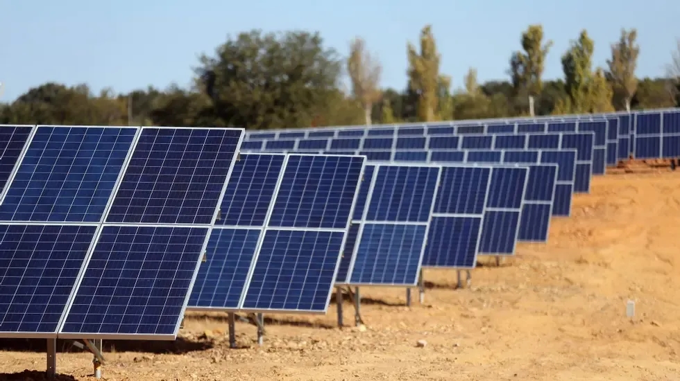 Azores refuerza programa de apoyo a la adquisición de paneles fotovoltaicos por 41ME