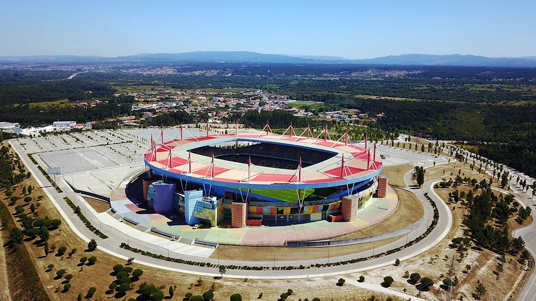 Der Stadtrat von Aveiro investiert mehr als 400.000 Euro in die Renovierung des Stadiondachs
