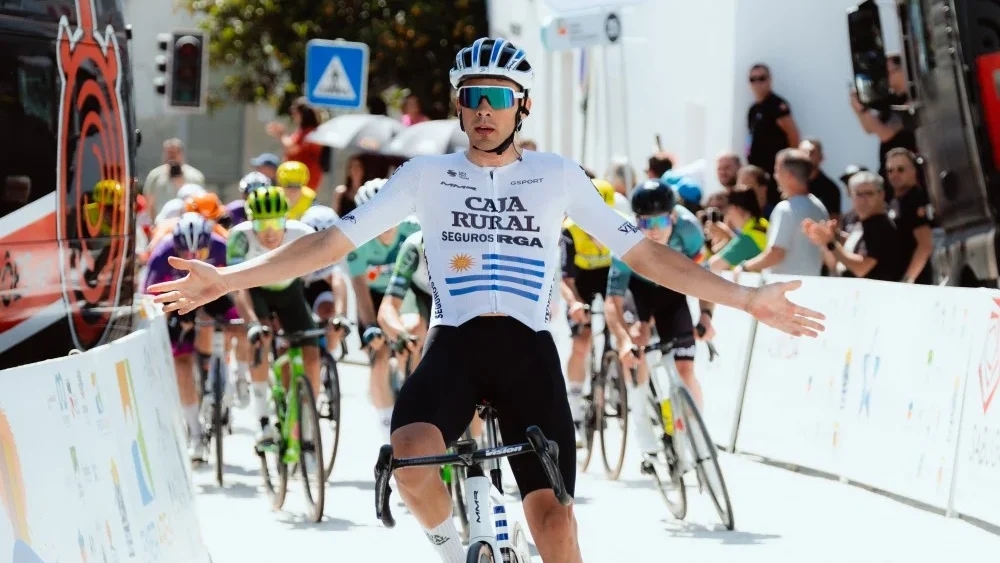 El ciclista uruguayo Thomas Silva, primer líder del GP Beiras y Serra da Estrela