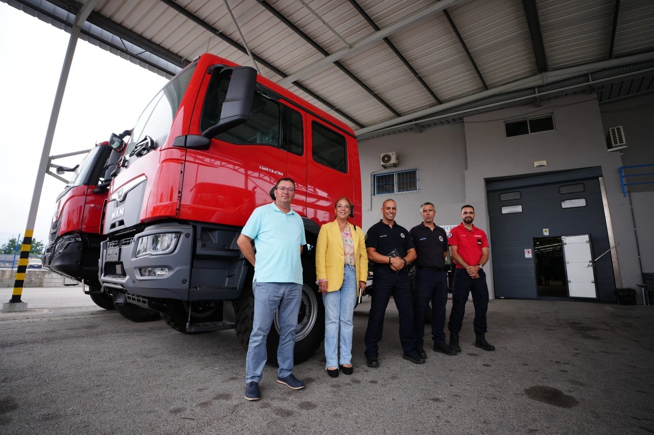 El Ayuntamiento de Espinho adquiere un vehículo de extinción de incendios para los bomberos