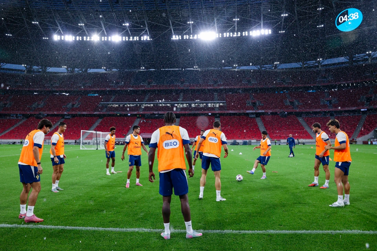 Portugal's training session in Budapest is heavy rain and there are no further surprises.