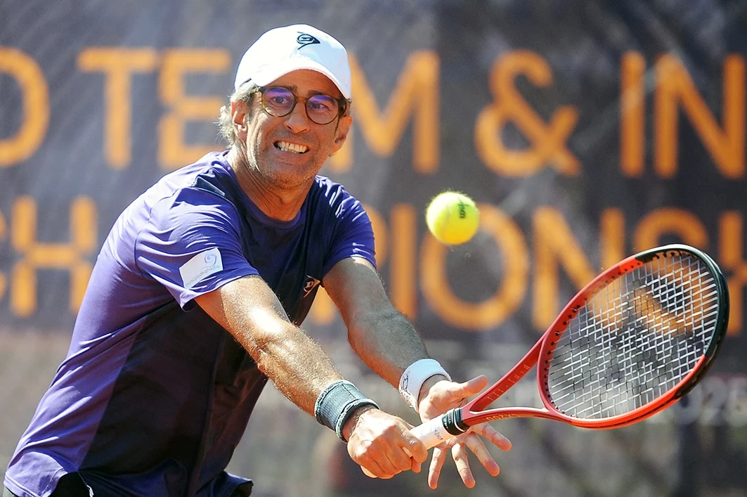 In Paços de Brandão worden titels voor 55-plussers besproken.