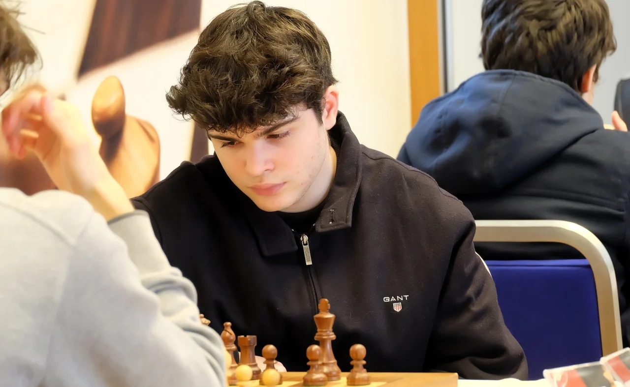 Gustavo Ribeiro schittert in Montenegro.