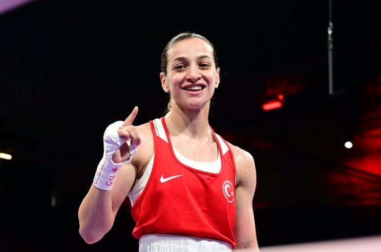 Campeonato Mundial de Boxe: Buse Naz Çakıroğlu nas semifinais