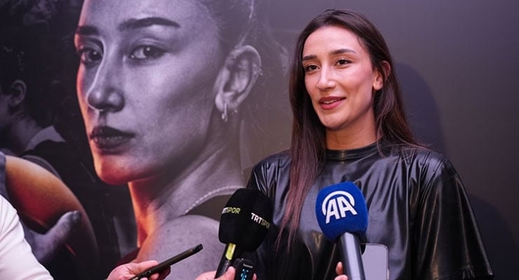 Fenerbahce Volleyball-Team transferiert Hande Baladin