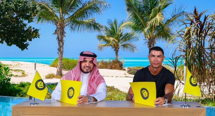 Cristiano Ronaldo Al Nassr'la iki yıllık sözleşme imzaladı