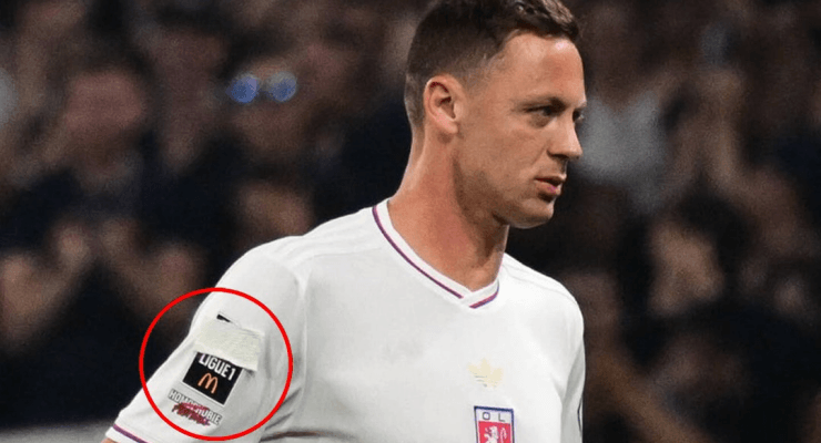 Penalidade para jogadores de futebol que cobriram bandeiras LGBT em suas camisas na França