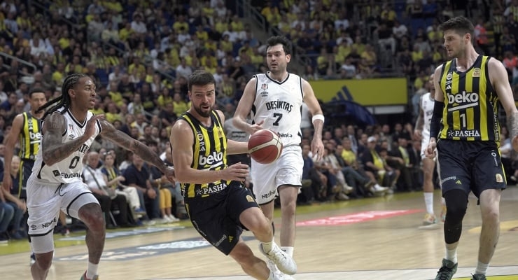 Play-off-Finalserie: Fenerbahçe Beko ging mit 2:0 in Führung