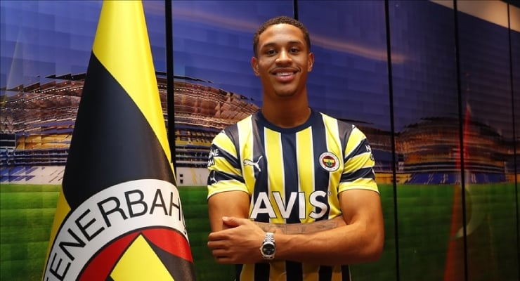 El Fenerbahçe renueva el contrato de Oosterwolde