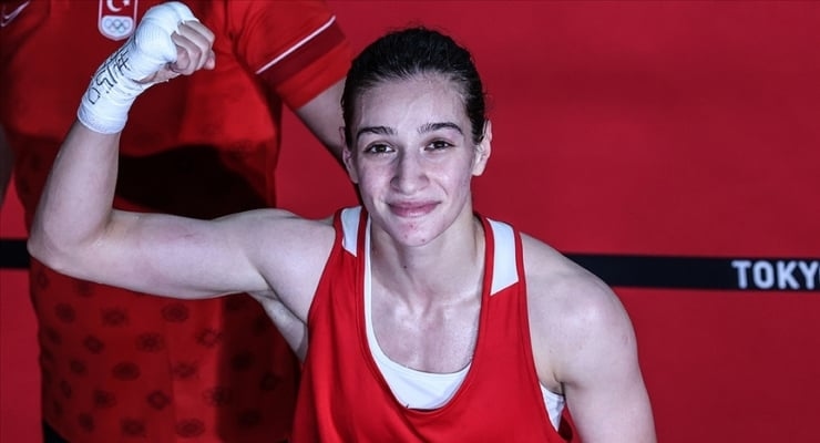 Campeonato Mundial de Boxe: Buse Naz Çakıroğlu está nas quartas de final