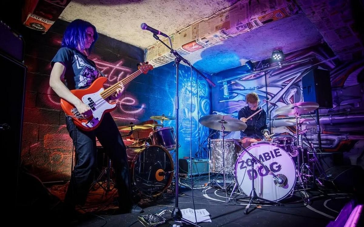 Périgueux: Moulin du Rousseau'da patlayıcı garaj rock gecesi