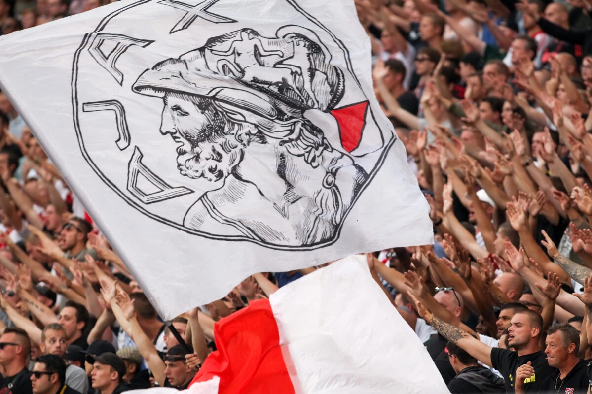 Dolberg de volta ao Ajax, Larin para o Feyenoord em transferências no último dia do prazo