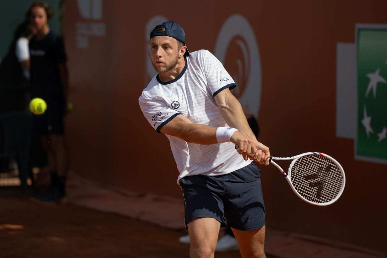 El griego Spoor alcanza la segunda ronda del Abierto de Francia con una contundente victoria