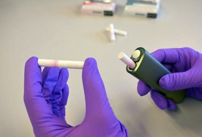 Les bâtonnets à fumer sans tabac contiennent « trop de nicotine »