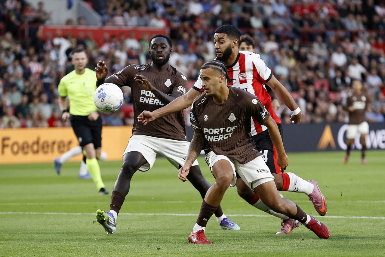 Telstar eclipsa estrelas do PSV com primeira vitória na Eredivisie em 47 anos
