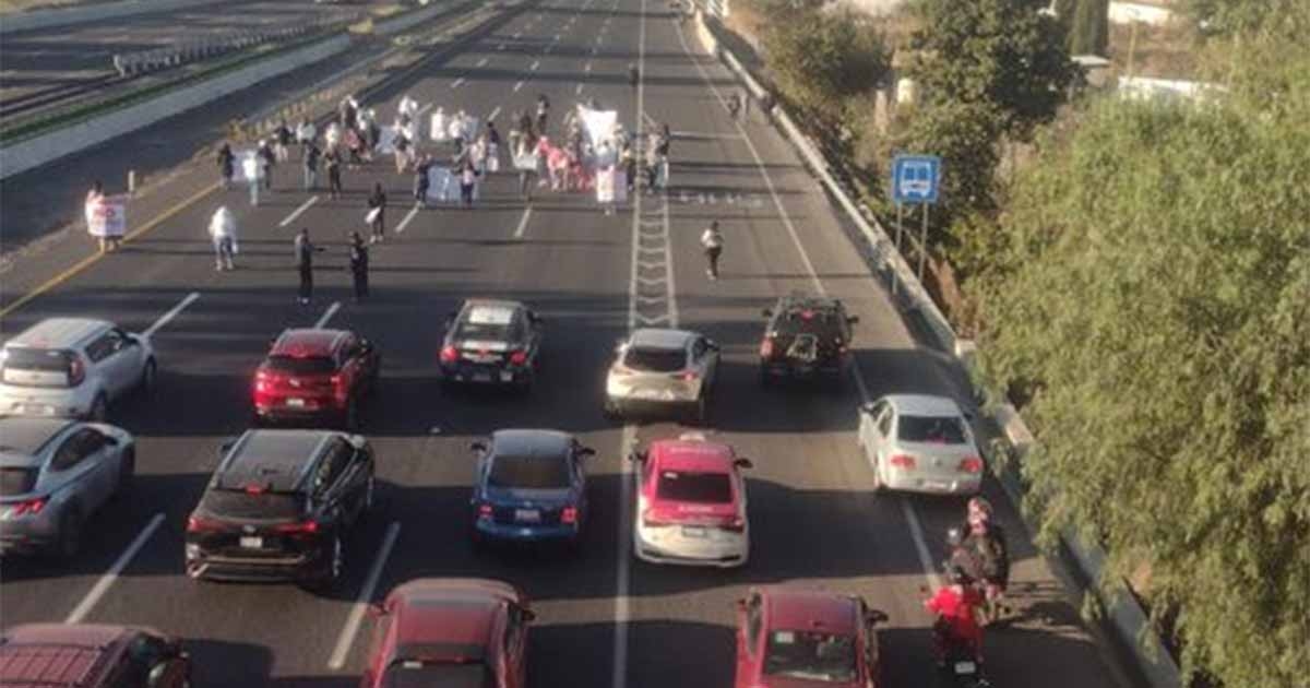 They blocked the Mexico-Pachuca highway today. Who are they and what are they asking for?