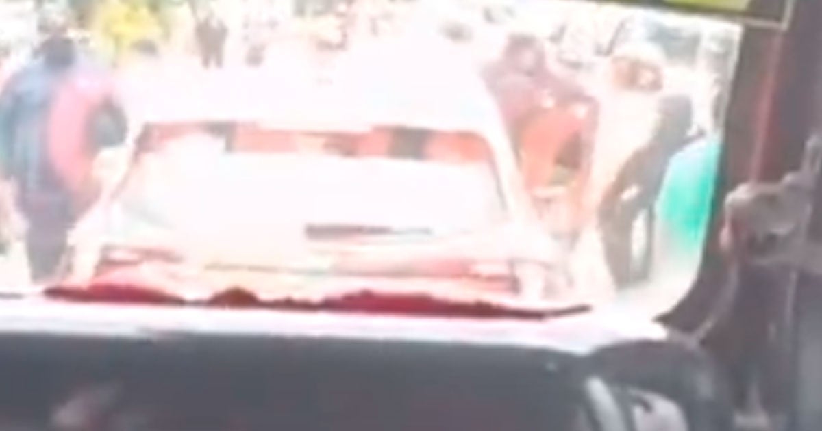 Paniek in Puebla door schietpartij tijdens gevecht tussen handelaren en politie | VIDEO