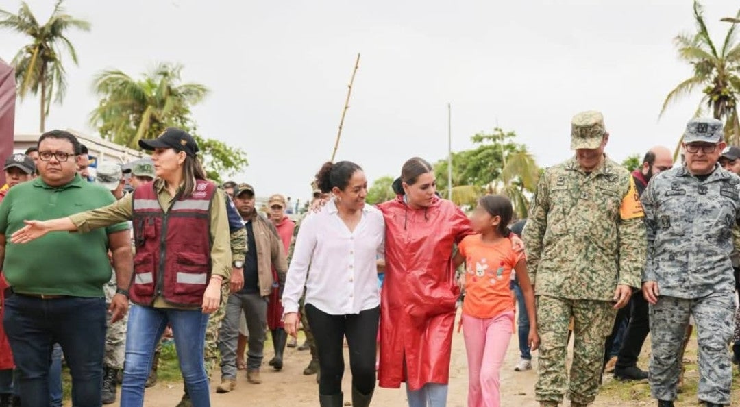 Evelyn Salgado, Costa Chica'da Erika Kasırgası'ndan etkilenen bölgeleri ziyaret ediyor