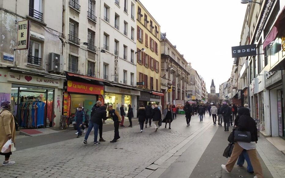 Saint-Denis (93): um homem baleado na cabeça e uma mulher ferida na perna em frente a uma mercearia