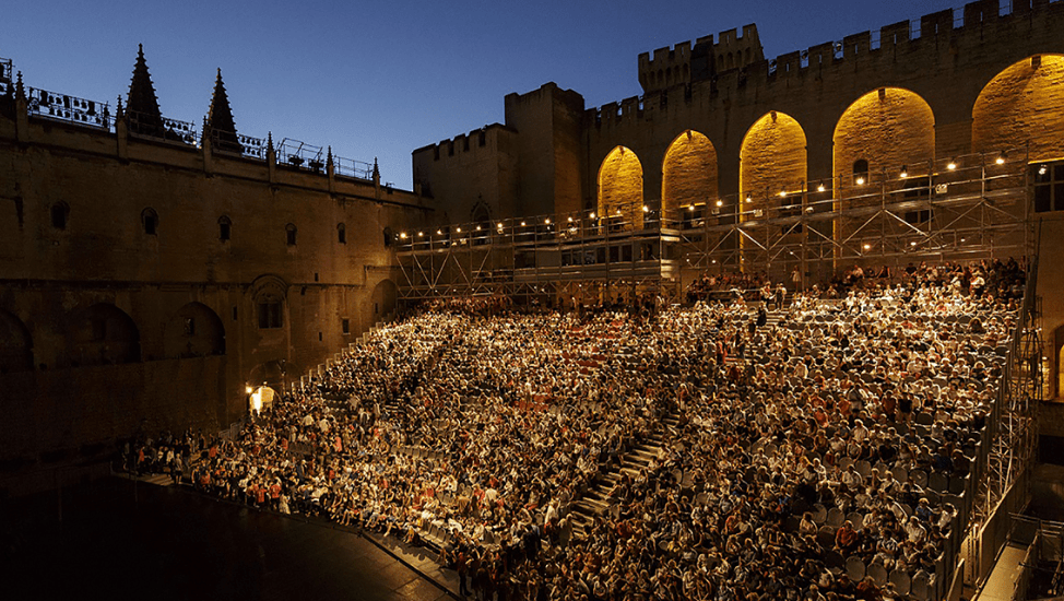 Festival de Avignon: nova agressão sexual, novamente cometida por um migrante sob OQTF já conhecido “pelo mesmo tipo de atos”