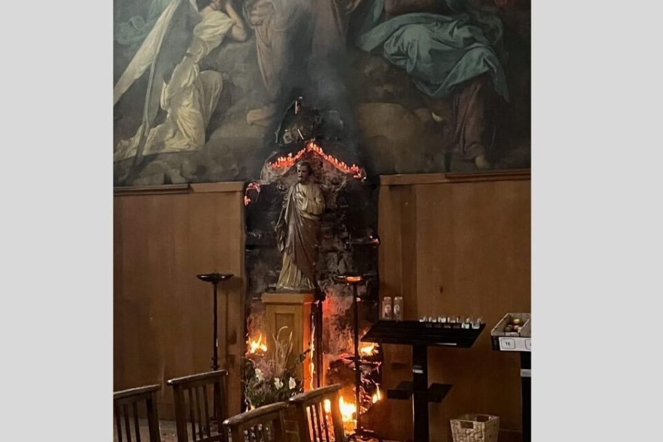 Igreja de Notre-Dame des Champs (Paris 6th) é alvo de ataque incendiário