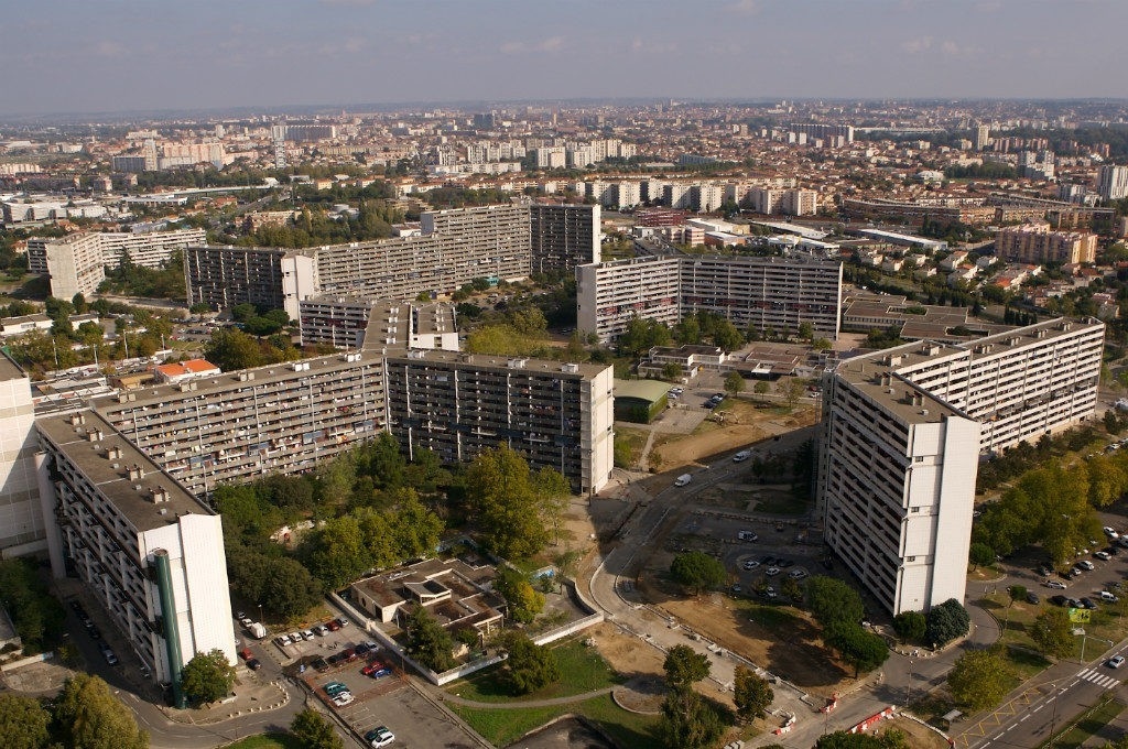 Furtos, pontos de tráfico de drogas, invasores... Em Toulouse (31), agentes de segurança privada se mobilizaram para monitorar residências; dois imigrantes ilegais foram surpreendidos em plena revenda no saguão de um prédio pelos agentes