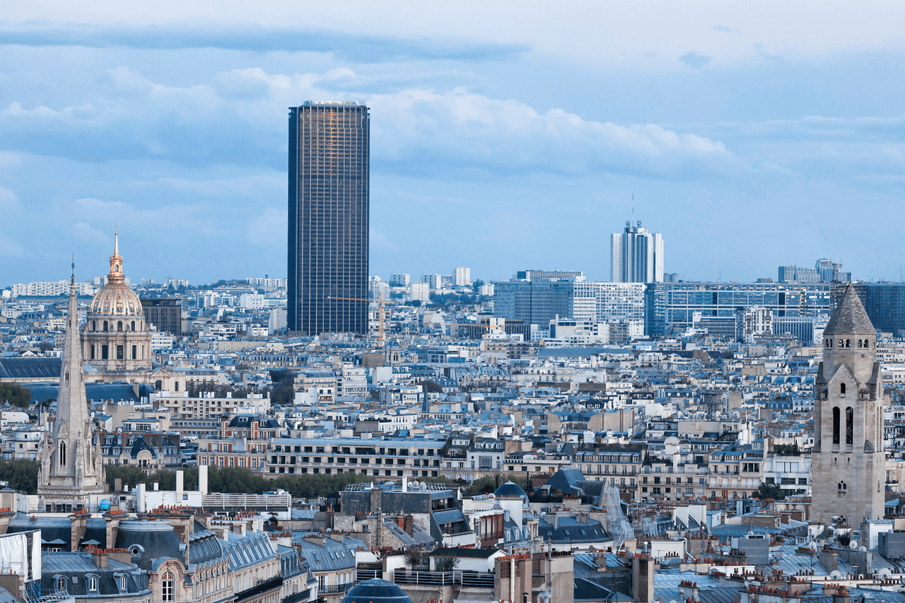 Paris (14º): Turistas estrangeiros forçados a se ajoelhar e assaltados, com facas na garganta, em um Airbnb que foi arrombado. Os dois suspeitos em fuga são de "descendência norte-africana".